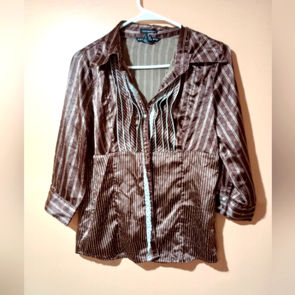 Anteilia Elbow Length Brown Blouse Sized Medium, with white Lace Details.